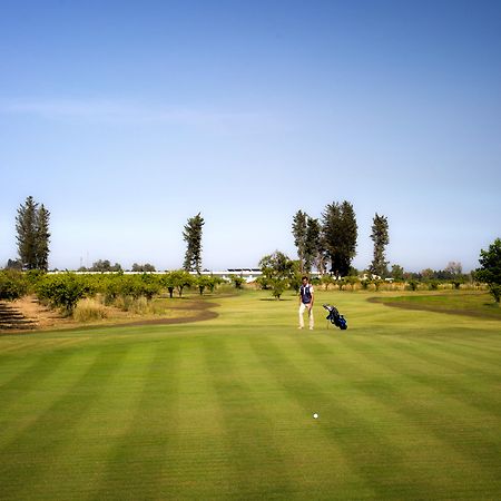 Borgo Di Luce I Monasteri Golf Resort & Spa Syrakuzy Udogodnienia zdjęcie Golf course in Cyprus