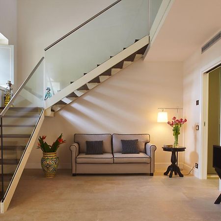 Borgo Di Luce I Monasteri Golf Resort & Spa Syrakuzy Zewnętrze zdjęcie A modern staircase