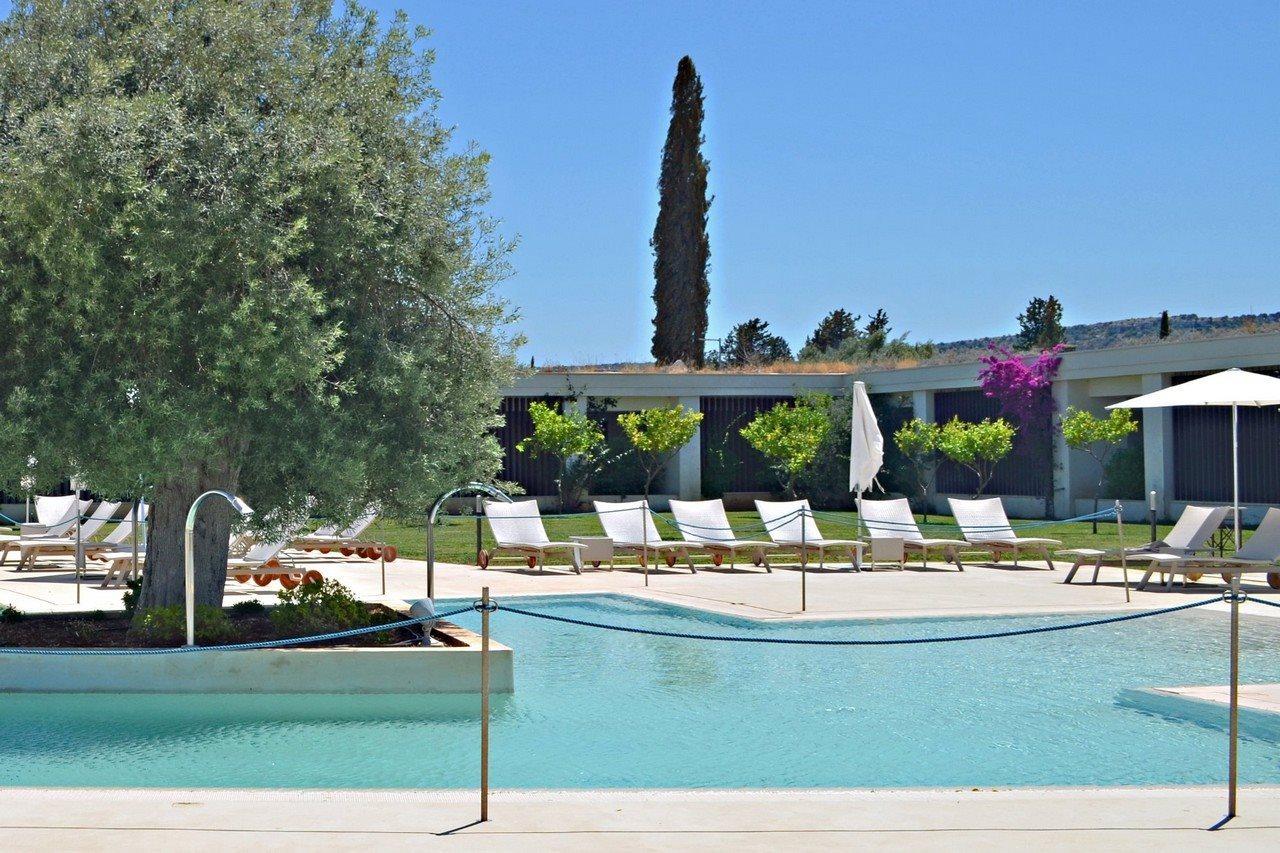 Borgo Di Luce I Monasteri Golf Resort & Spa Syrakuzy Zewnętrze zdjęcie The pool at the hotel