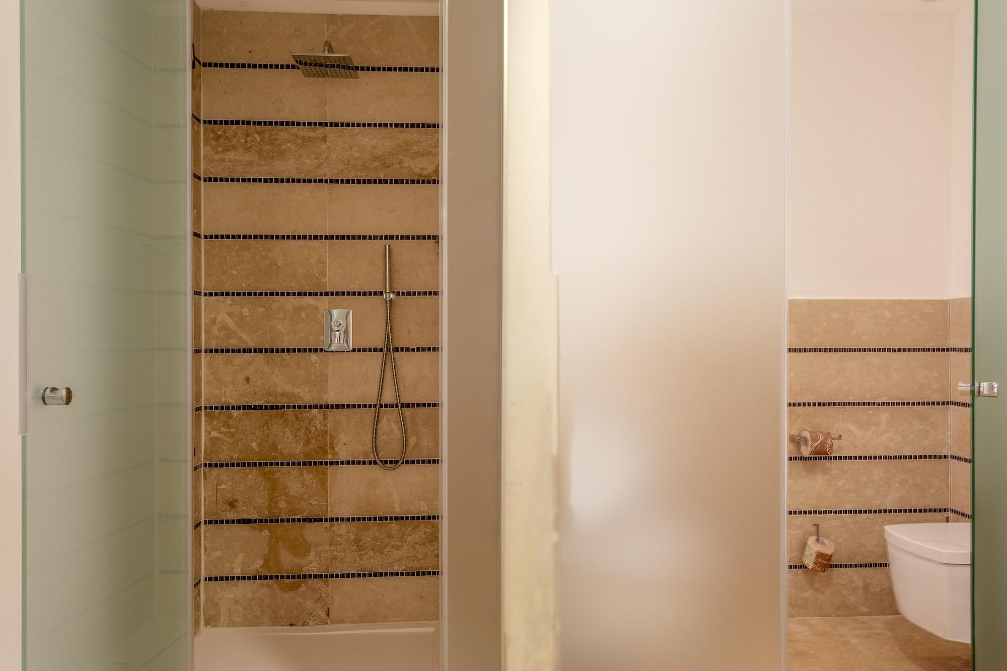Borgo Di Luce I Monasteri Golf Resort & Spa Syrakuzy Zewnętrze zdjęcie A shower cubicle