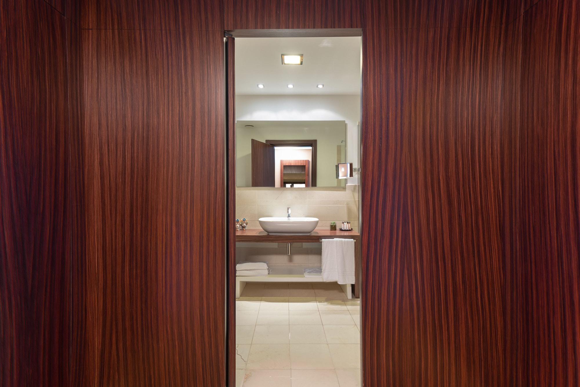 Borgo Di Luce I Monasteri Golf Resort & Spa Syrakuzy Zewnętrze zdjęcie A pocket door