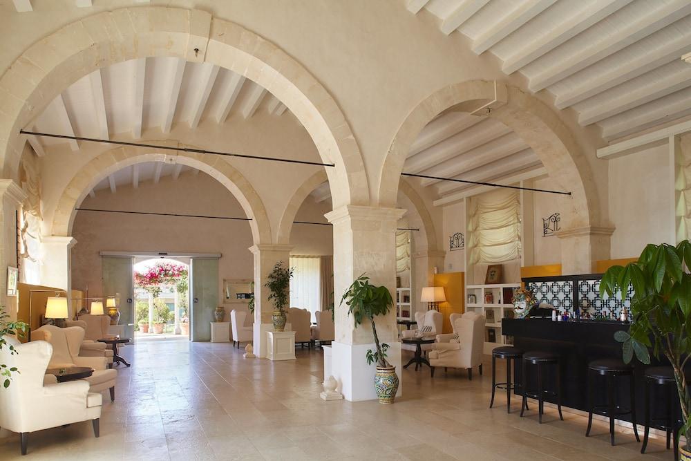 Borgo Di Luce I Monasteri Golf Resort & Spa Syrakuzy Zewnętrze zdjęcie The interior of the hotel