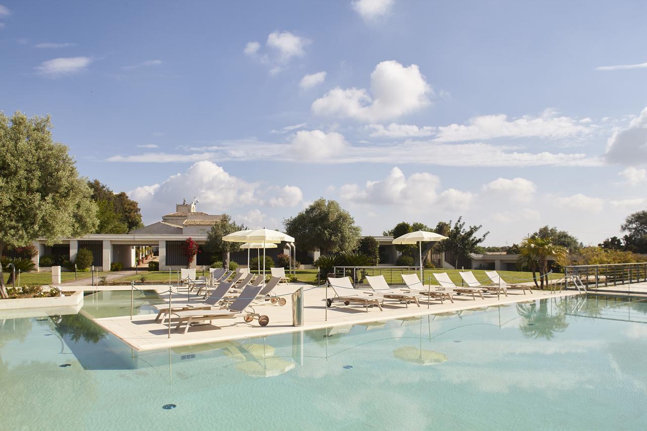 Borgo Di Luce I Monasteri Golf Resort & Spa Syrakuzy Zewnętrze zdjęcie The swimming pool at the resort