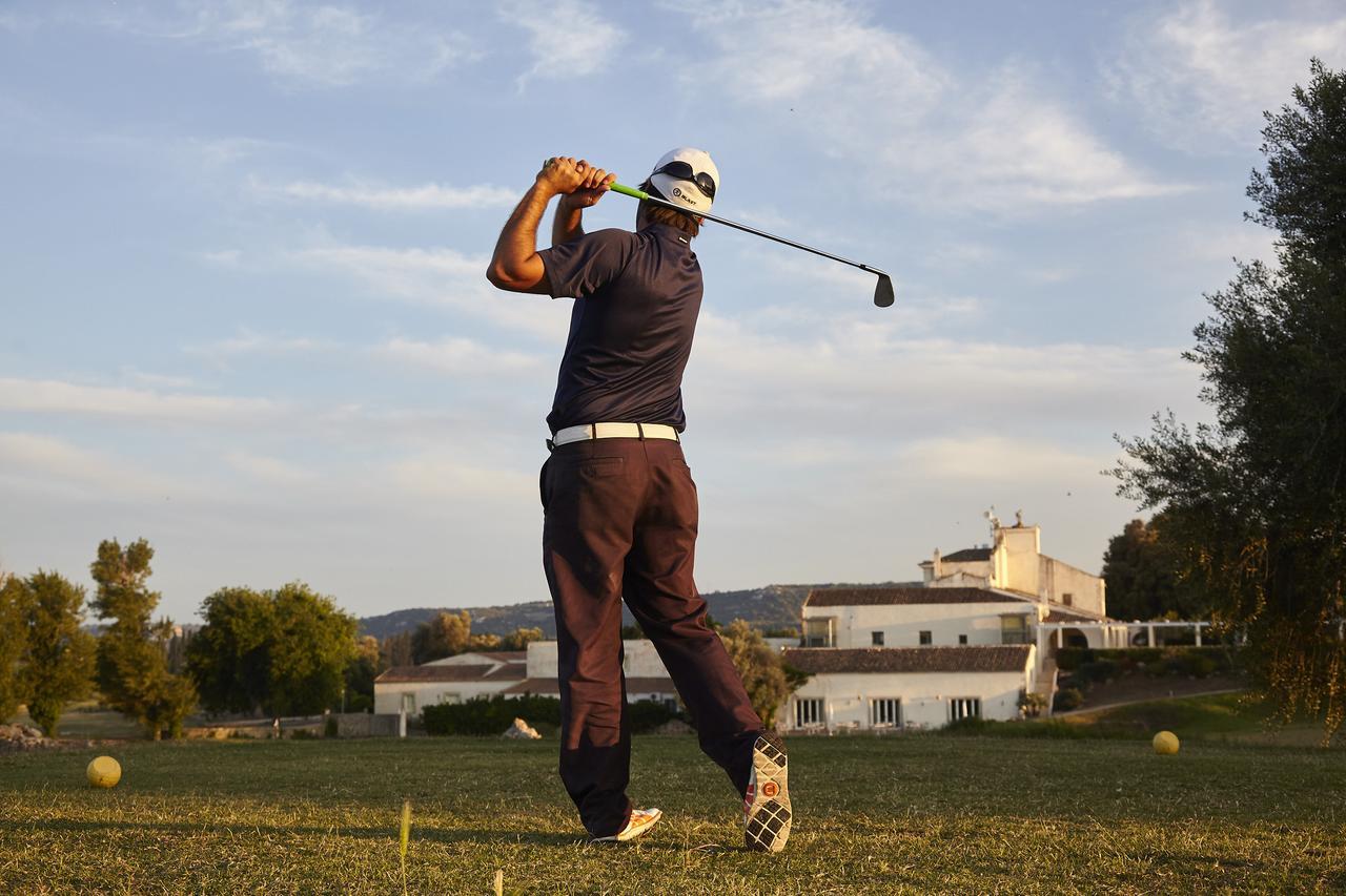 Borgo Di Luce I Monasteri Golf Resort & Spa Syrakuzy Zewnętrze zdjęcie Golf player