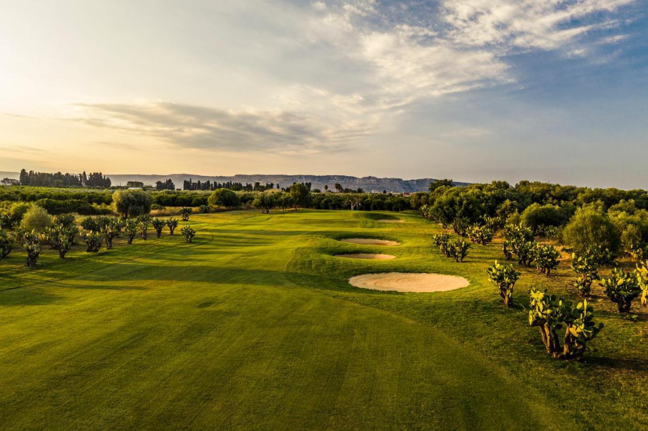 Borgo Di Luce I Monasteri Golf Resort & Spa Syrakuzy Zewnętrze zdjęcie Golf course in Mallorca